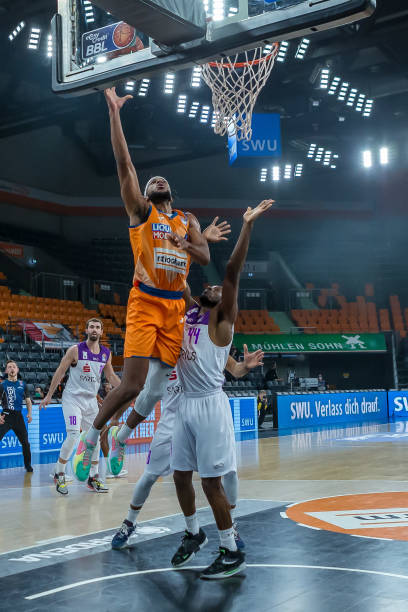 破防守僵局 破防守僵局